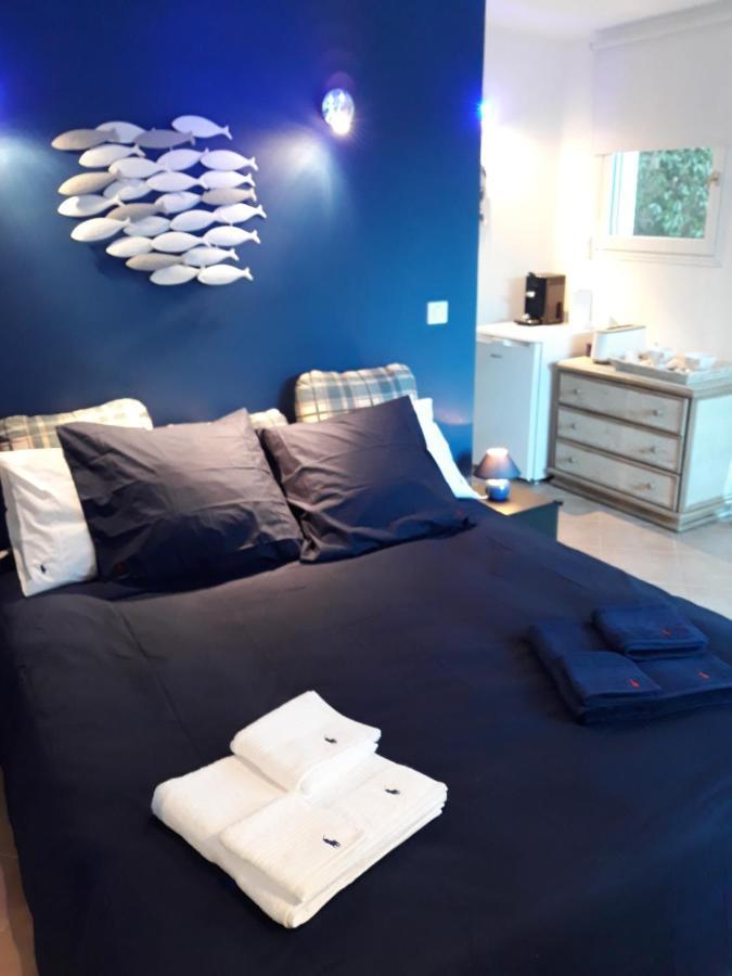 Bed and Breakfast Dans Un Jardin Bb Et Jacuzzi Mandelieu Esterno foto
