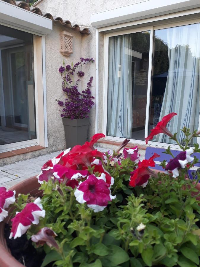 Bed and Breakfast Dans Un Jardin Bb Et Jacuzzi Mandelieu Esterno foto
