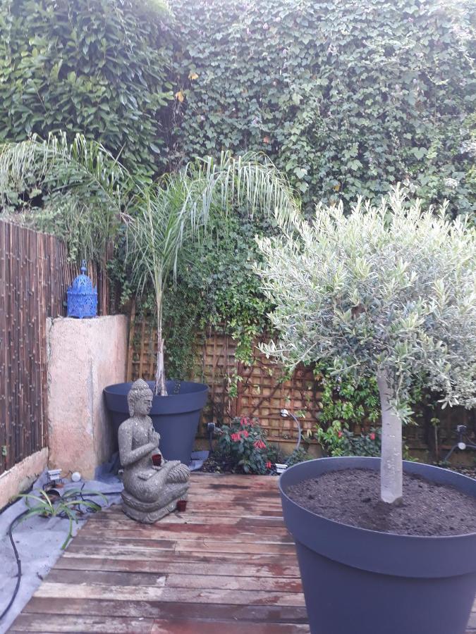 Bed and Breakfast Dans Un Jardin Bb Et Jacuzzi Mandelieu Esterno foto