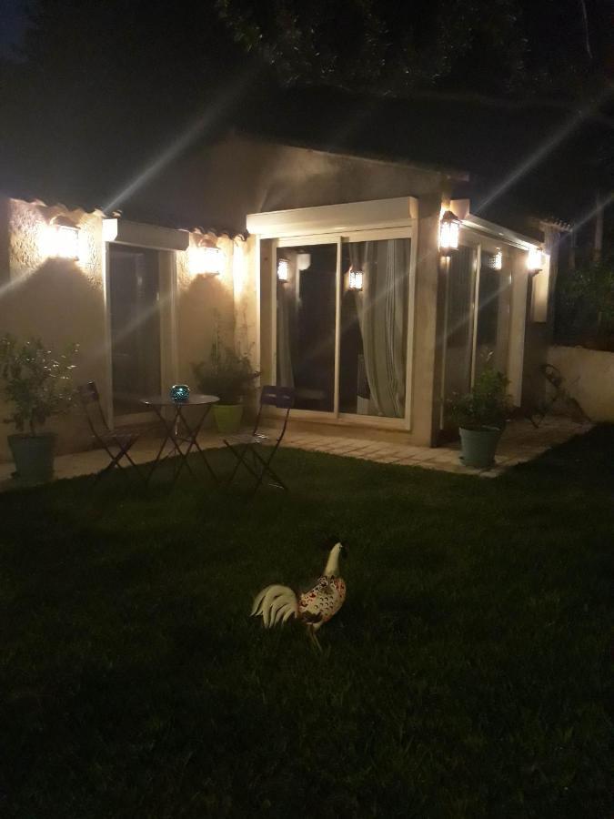 Bed and Breakfast Dans Un Jardin Bb Et Jacuzzi Mandelieu Esterno foto