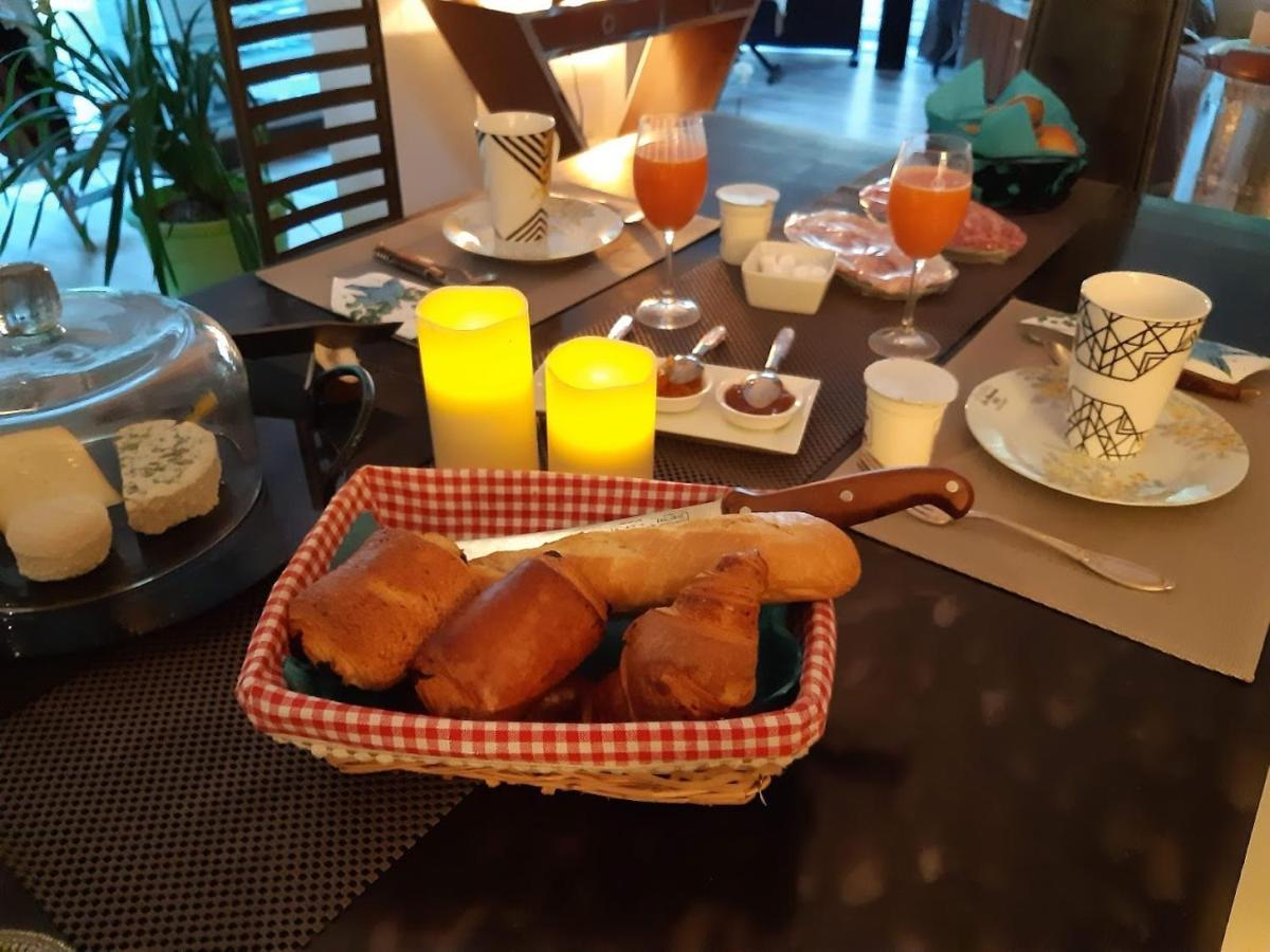 Bed and Breakfast Dans Un Jardin Bb Et Jacuzzi Mandelieu Esterno foto