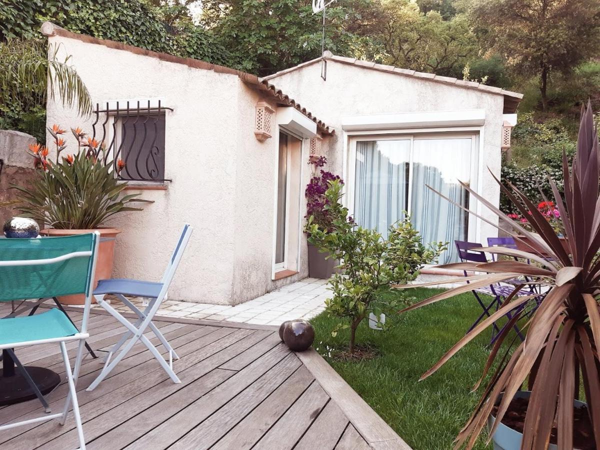 Bed and Breakfast Dans Un Jardin Bb Et Jacuzzi Mandelieu Esterno foto