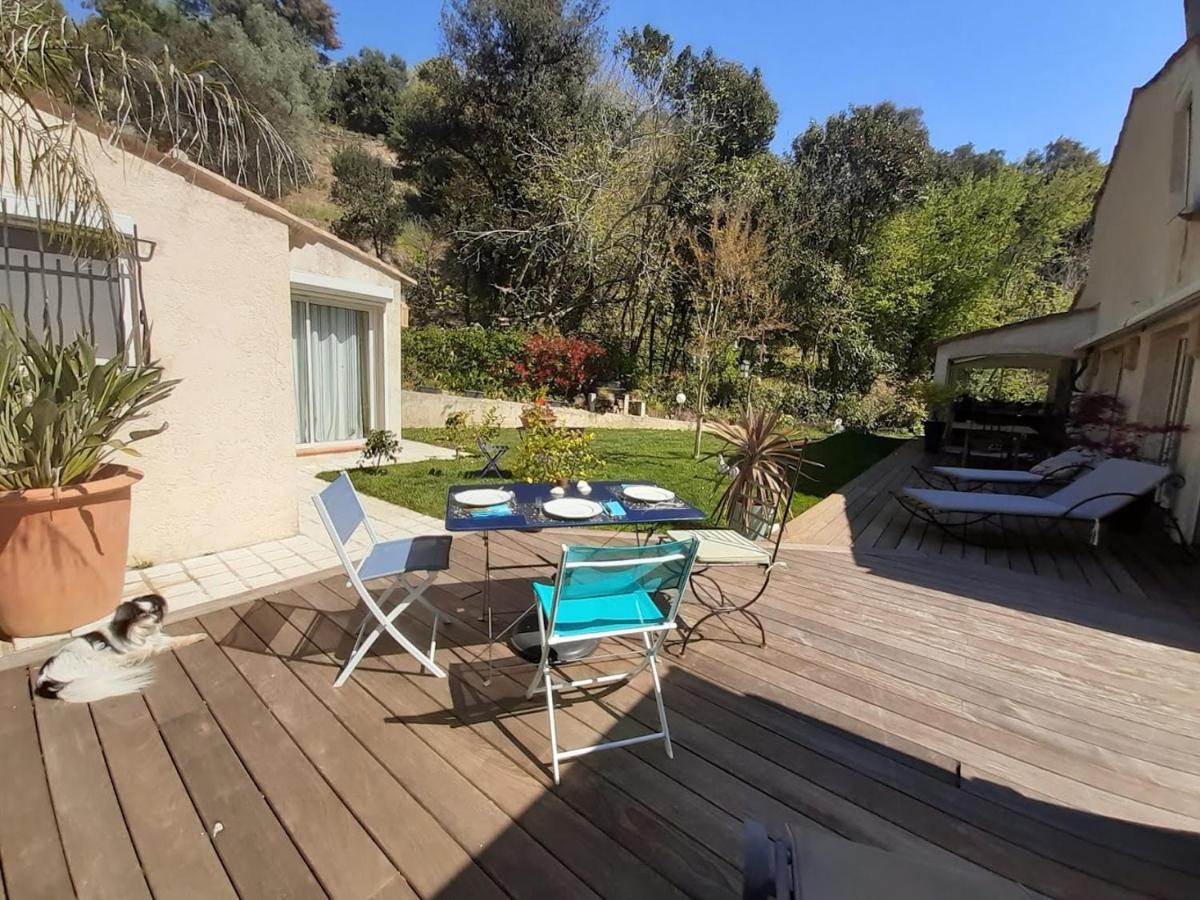 Bed and Breakfast Dans Un Jardin Bb Et Jacuzzi Mandelieu Esterno foto