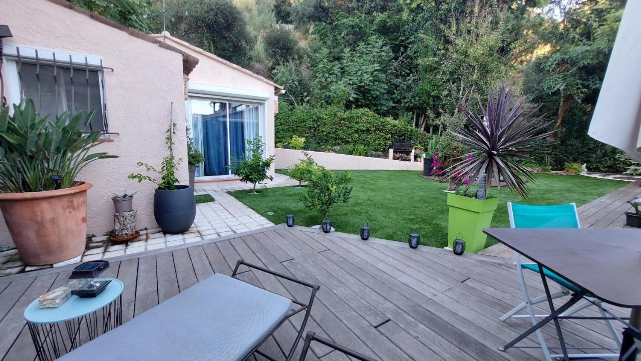Bed and Breakfast Dans Un Jardin Bb Et Jacuzzi Mandelieu Esterno foto