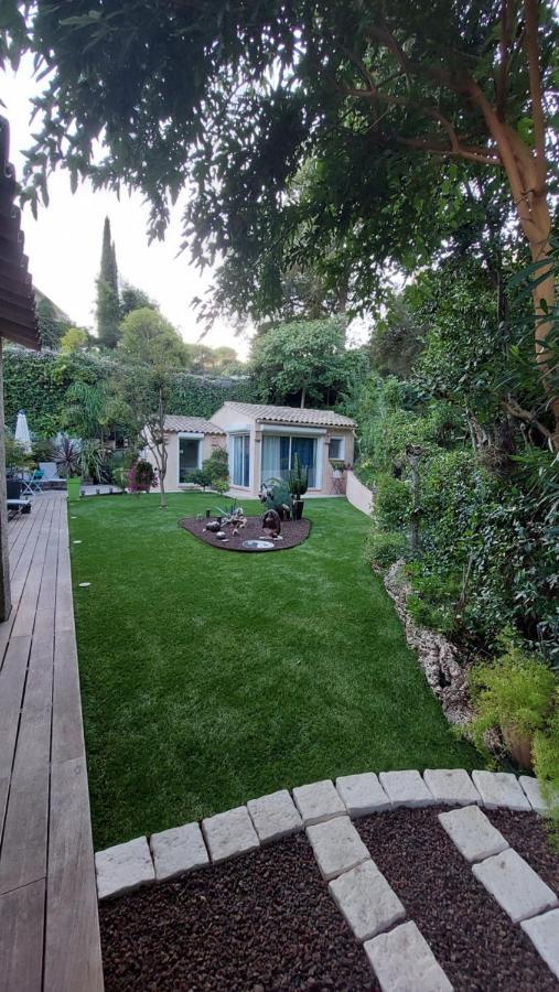 Bed and Breakfast Dans Un Jardin Bb Et Jacuzzi Mandelieu Esterno foto
