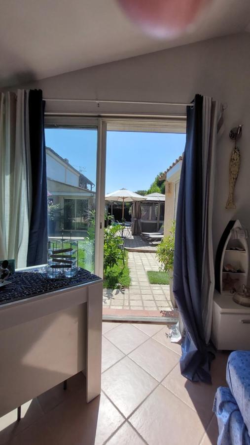Bed and Breakfast Dans Un Jardin Bb Et Jacuzzi Mandelieu Esterno foto