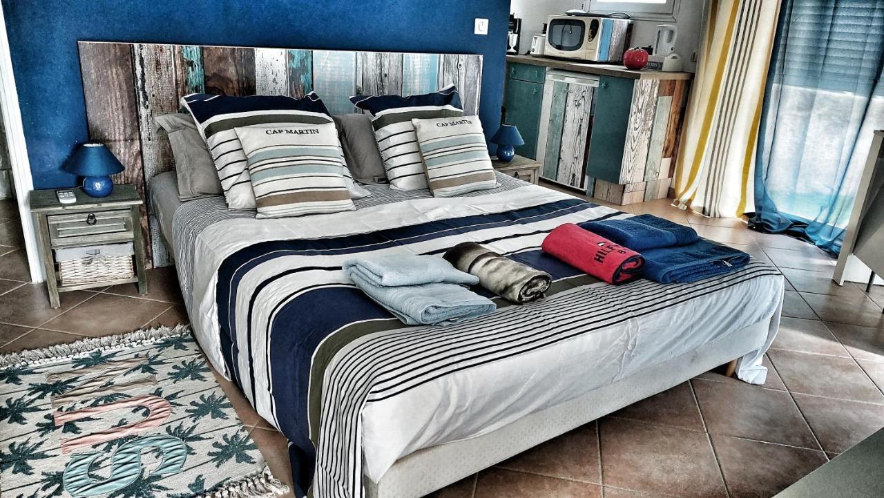Bed and Breakfast Dans Un Jardin Bb Et Jacuzzi Mandelieu Esterno foto