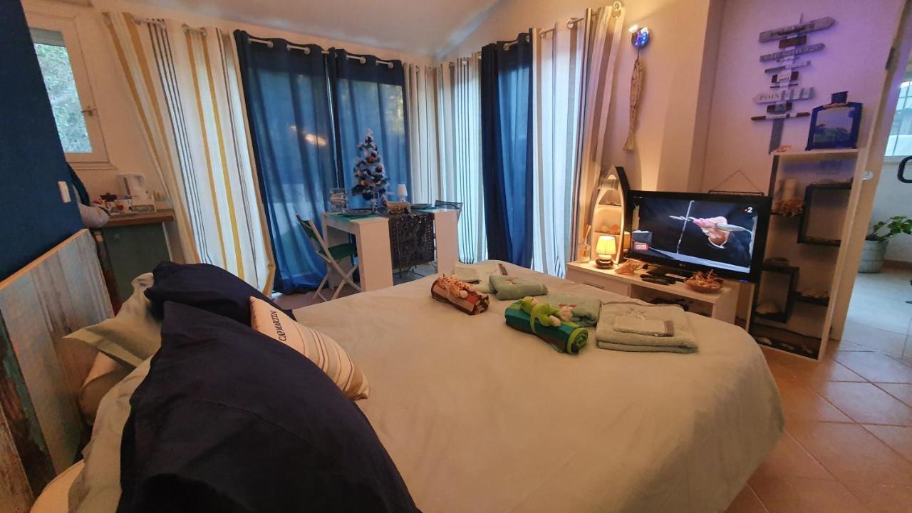 Bed and Breakfast Dans Un Jardin Bb Et Jacuzzi Mandelieu Esterno foto