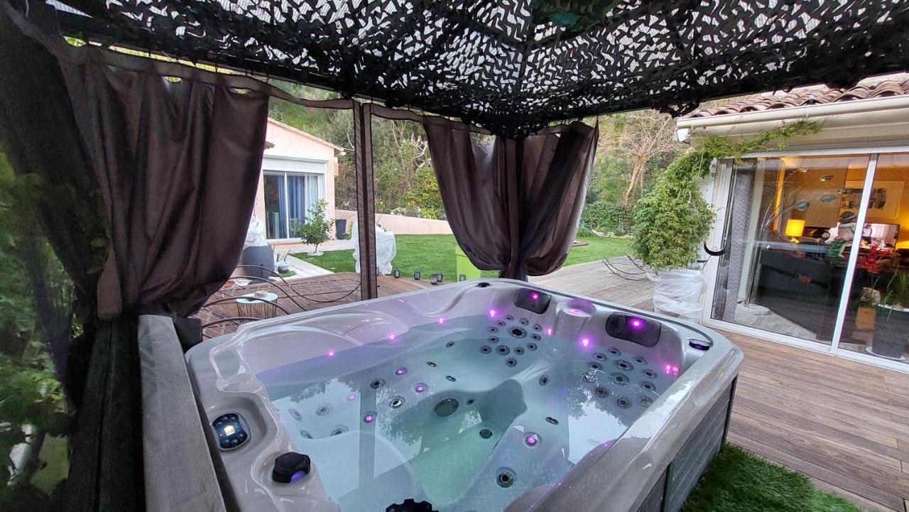 Bed and Breakfast Dans Un Jardin Bb Et Jacuzzi Mandelieu Esterno foto