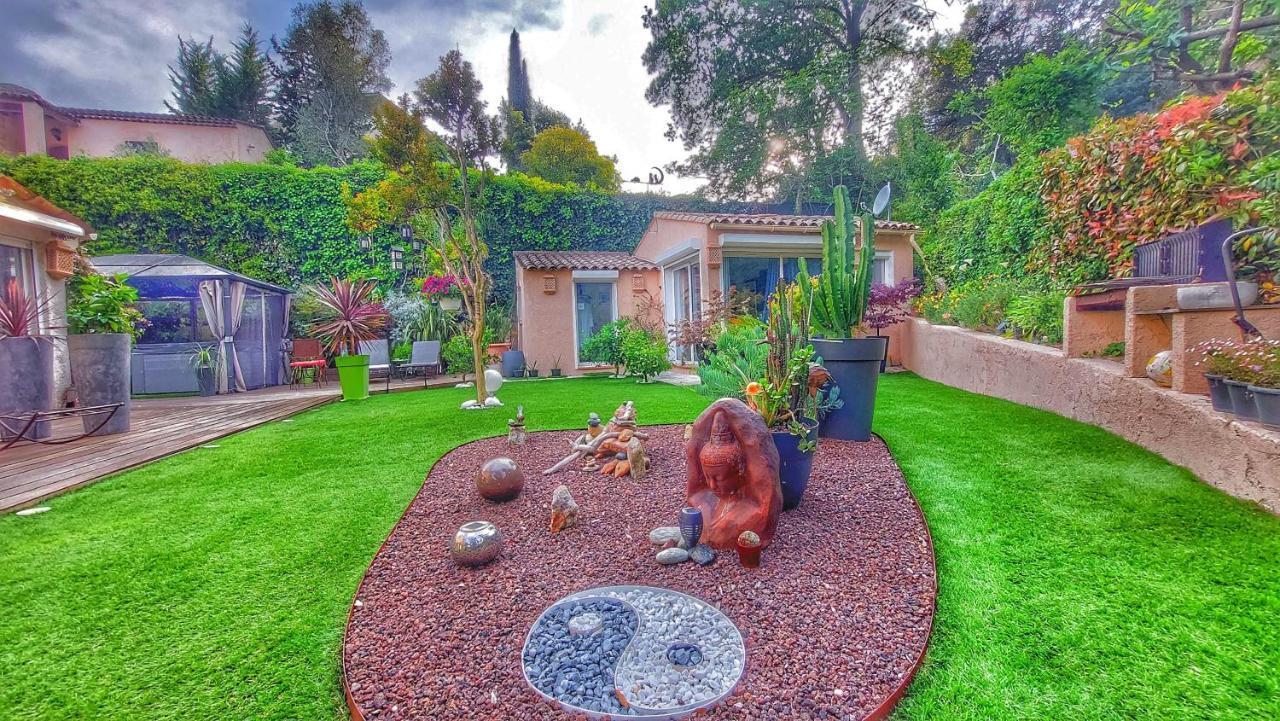 Bed and Breakfast Dans Un Jardin Bb Et Jacuzzi Mandelieu Esterno foto